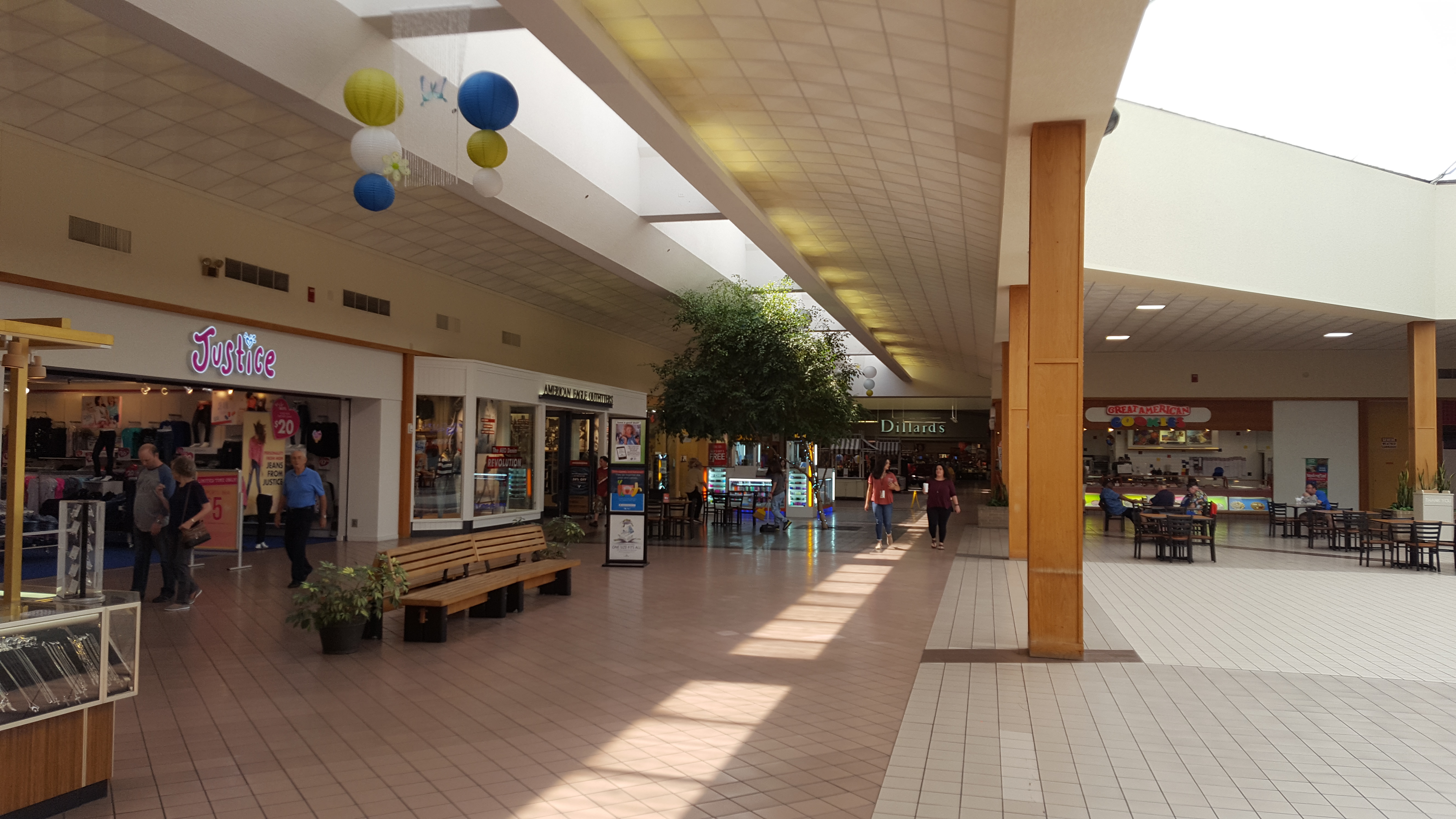 Arrowhead Mall Concourse